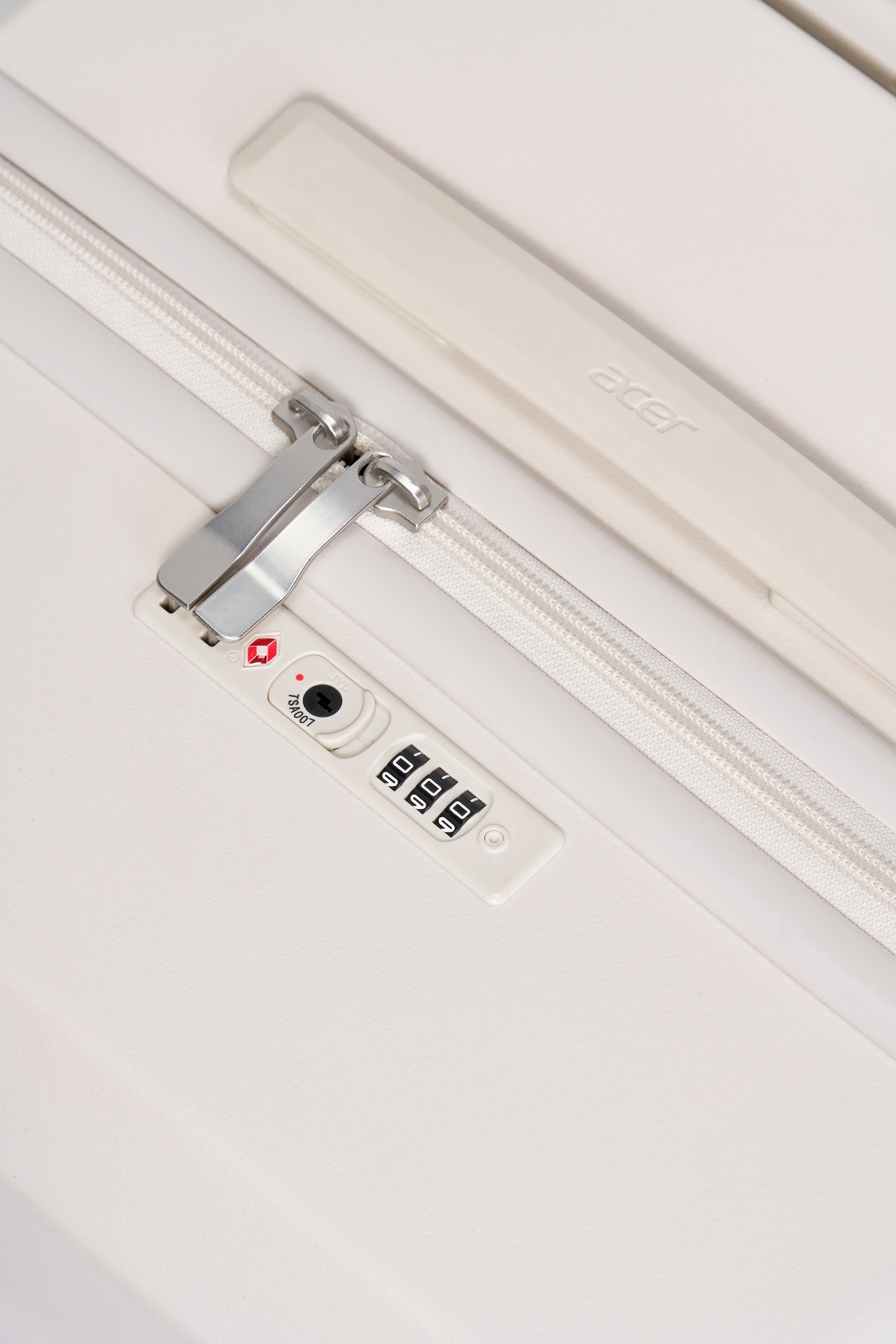 Acer Melbourne Plus Luggage 24インチ