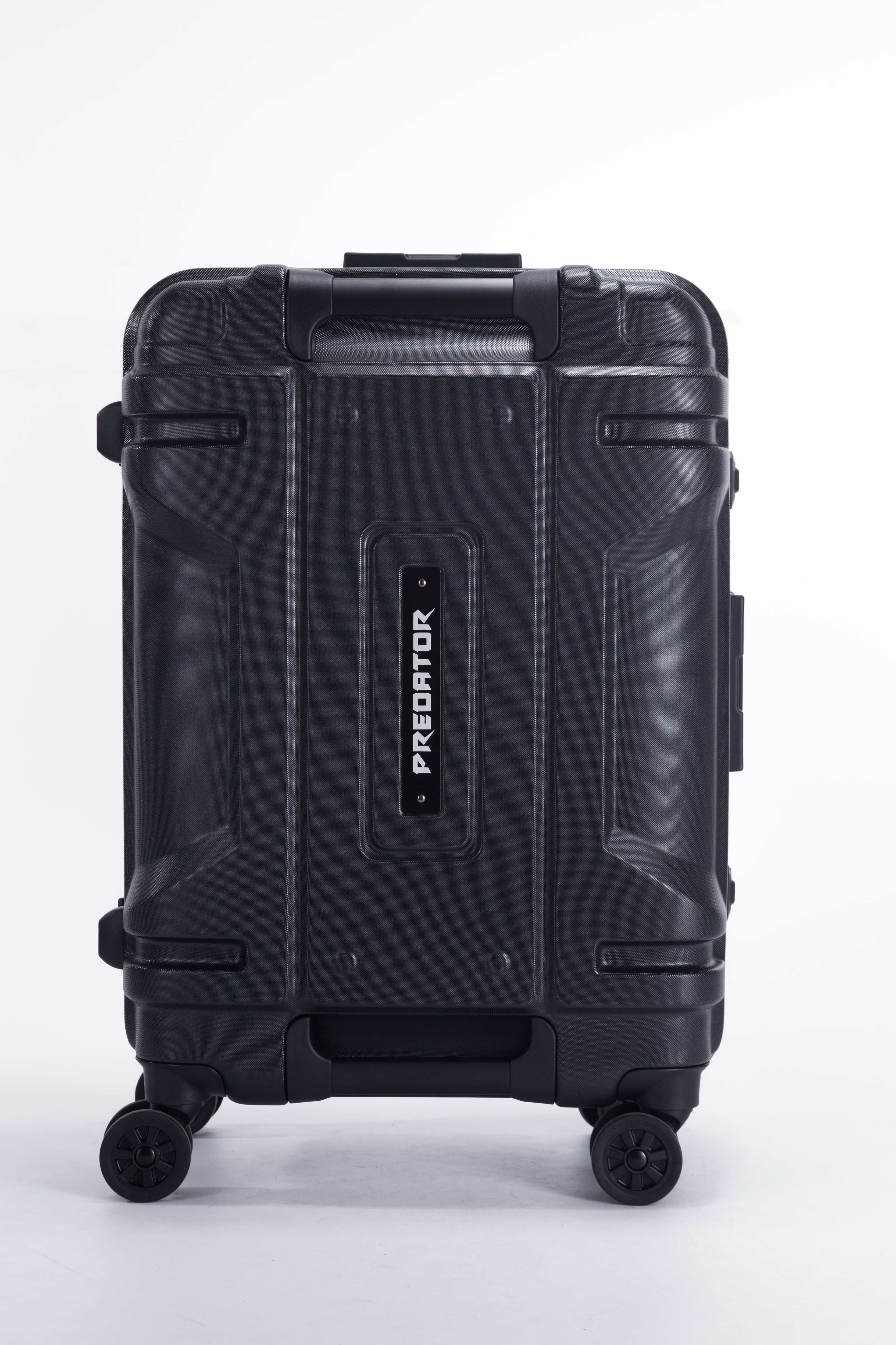 Predator Robust Luggage 22インチ