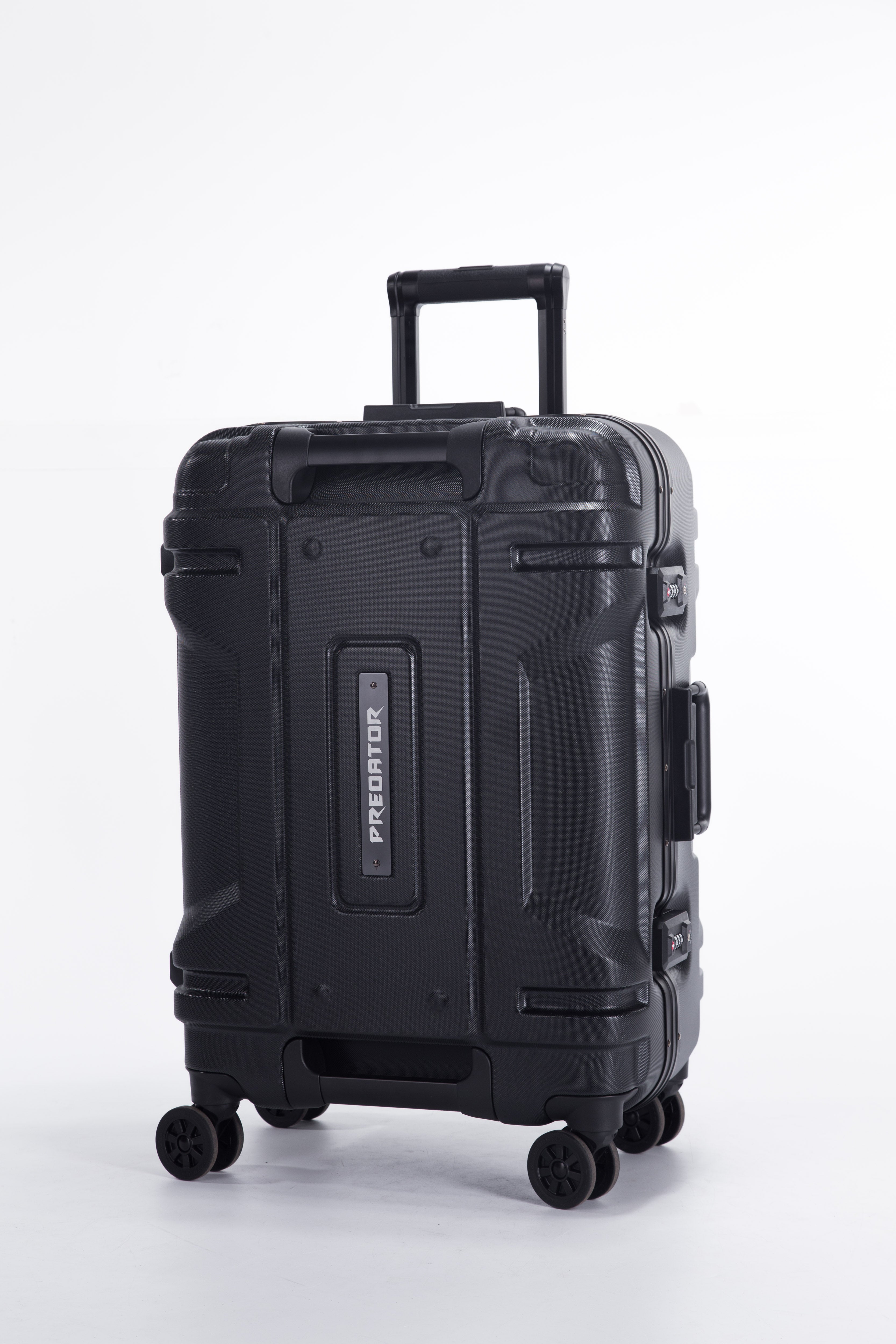 Predator Robust Luggage 22インチ