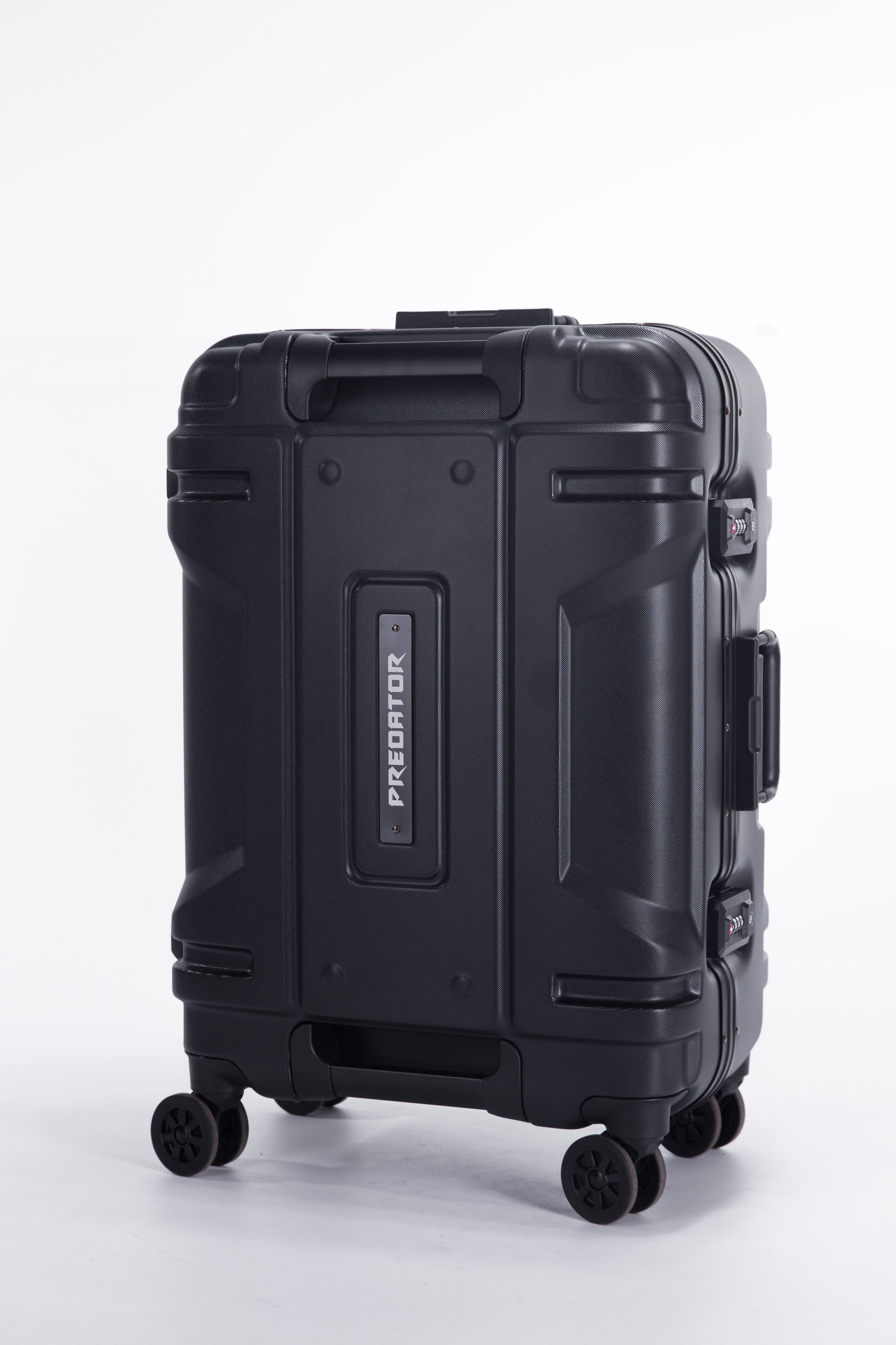 Predator Robust Luggage 22インチ