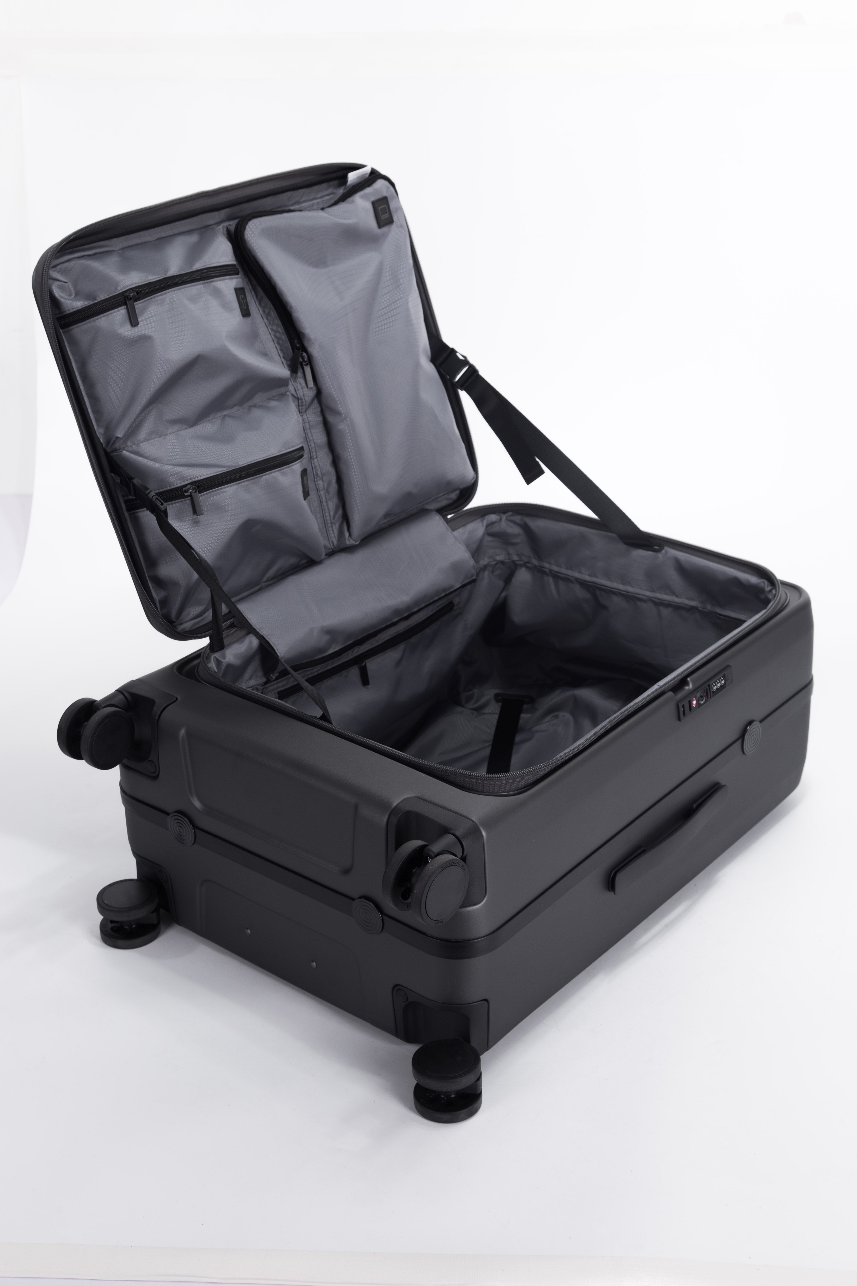 Predator Street Style Luggage 25インチ