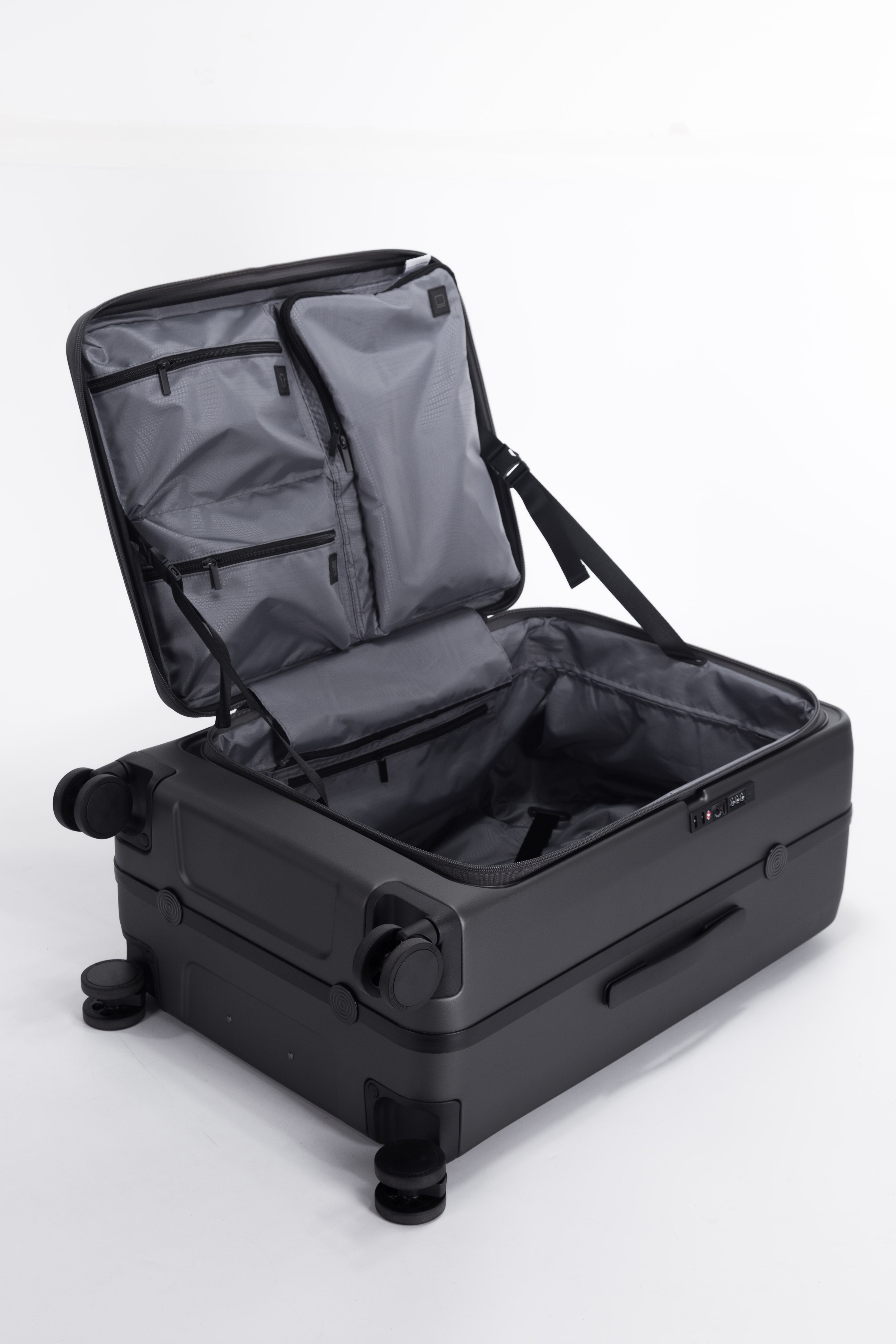 Predator Street Style Luggage 25インチ
