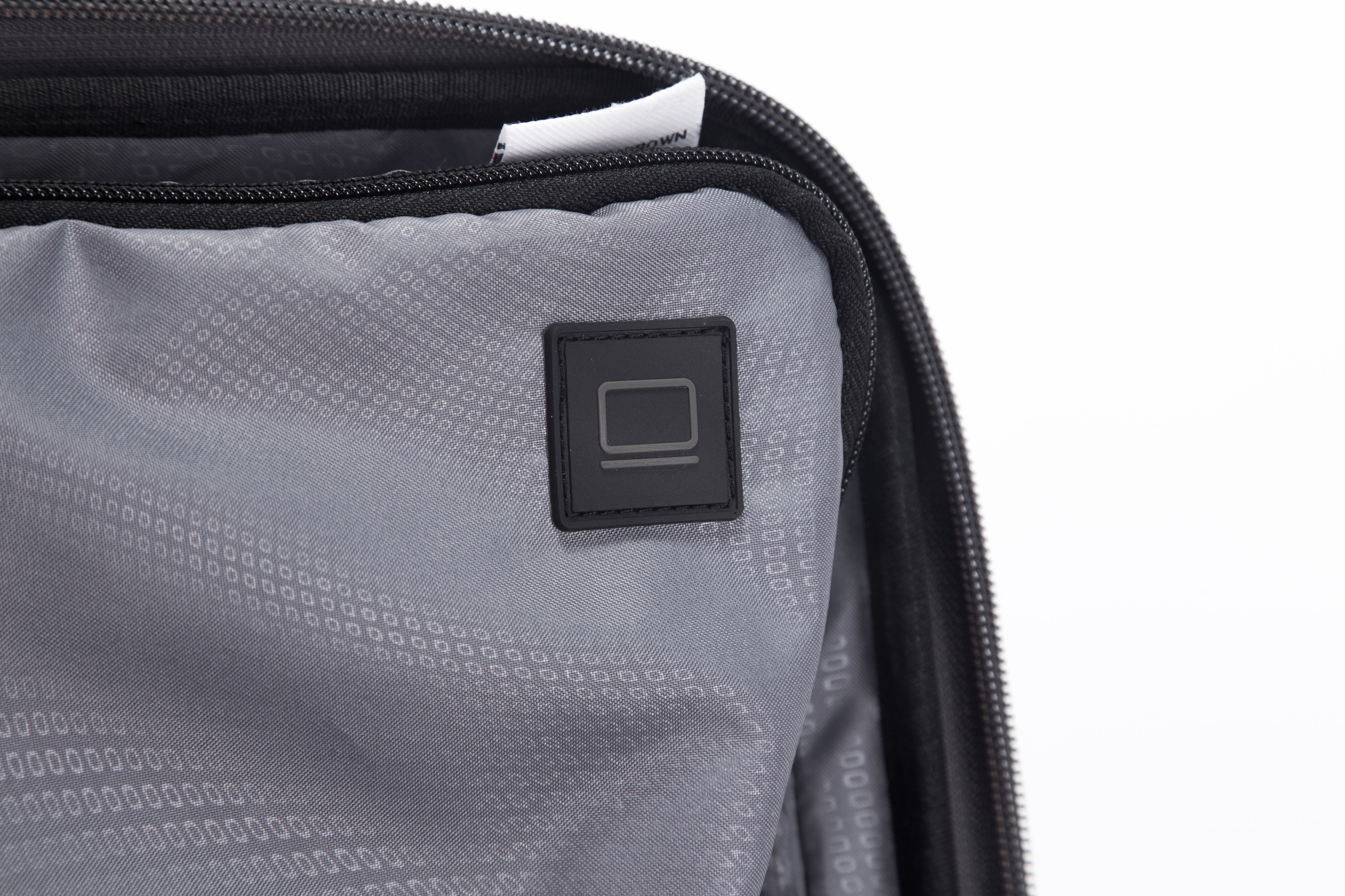 Predator Street Style Luggage 25インチ
