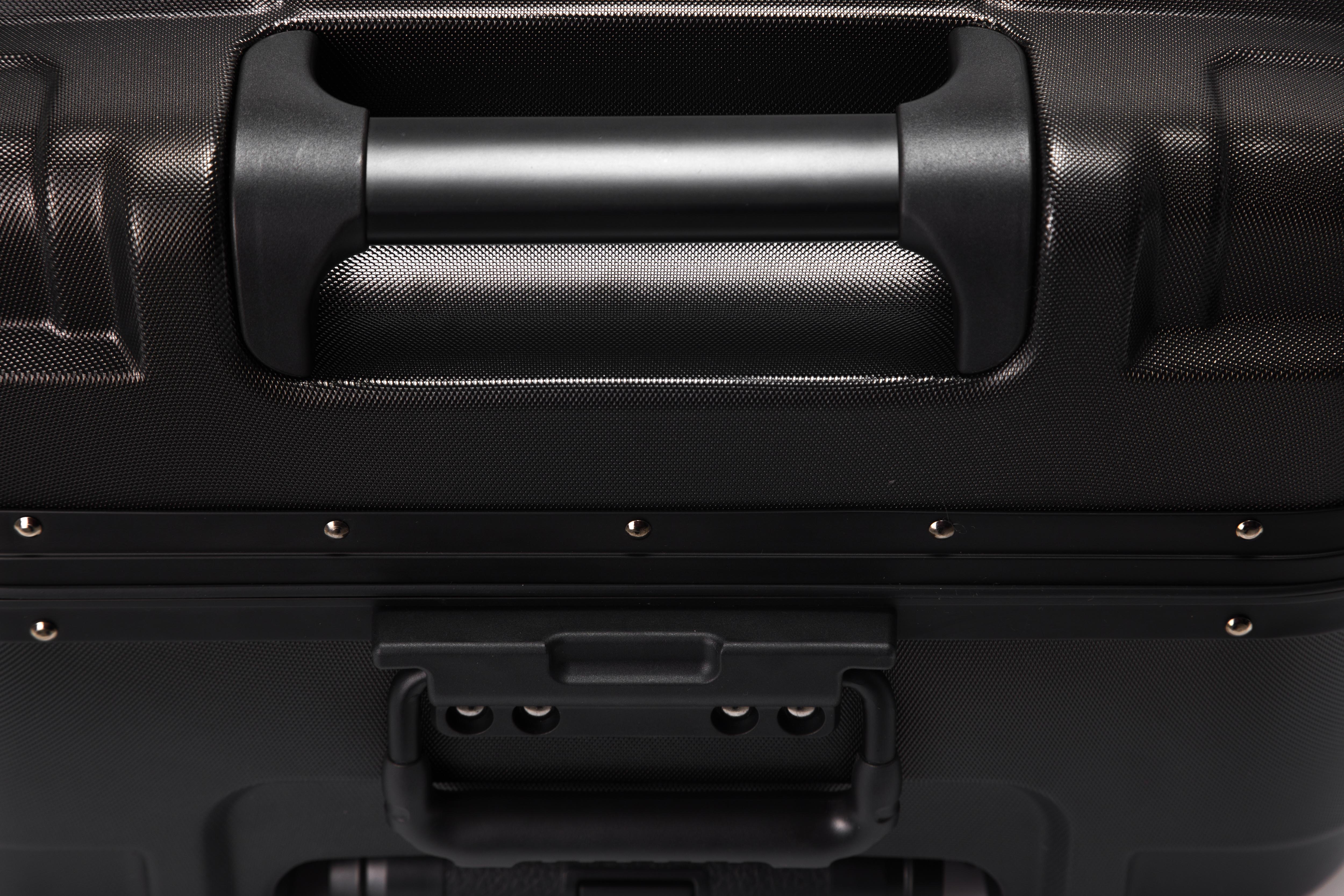 Predator Robust Luggage 22インチ