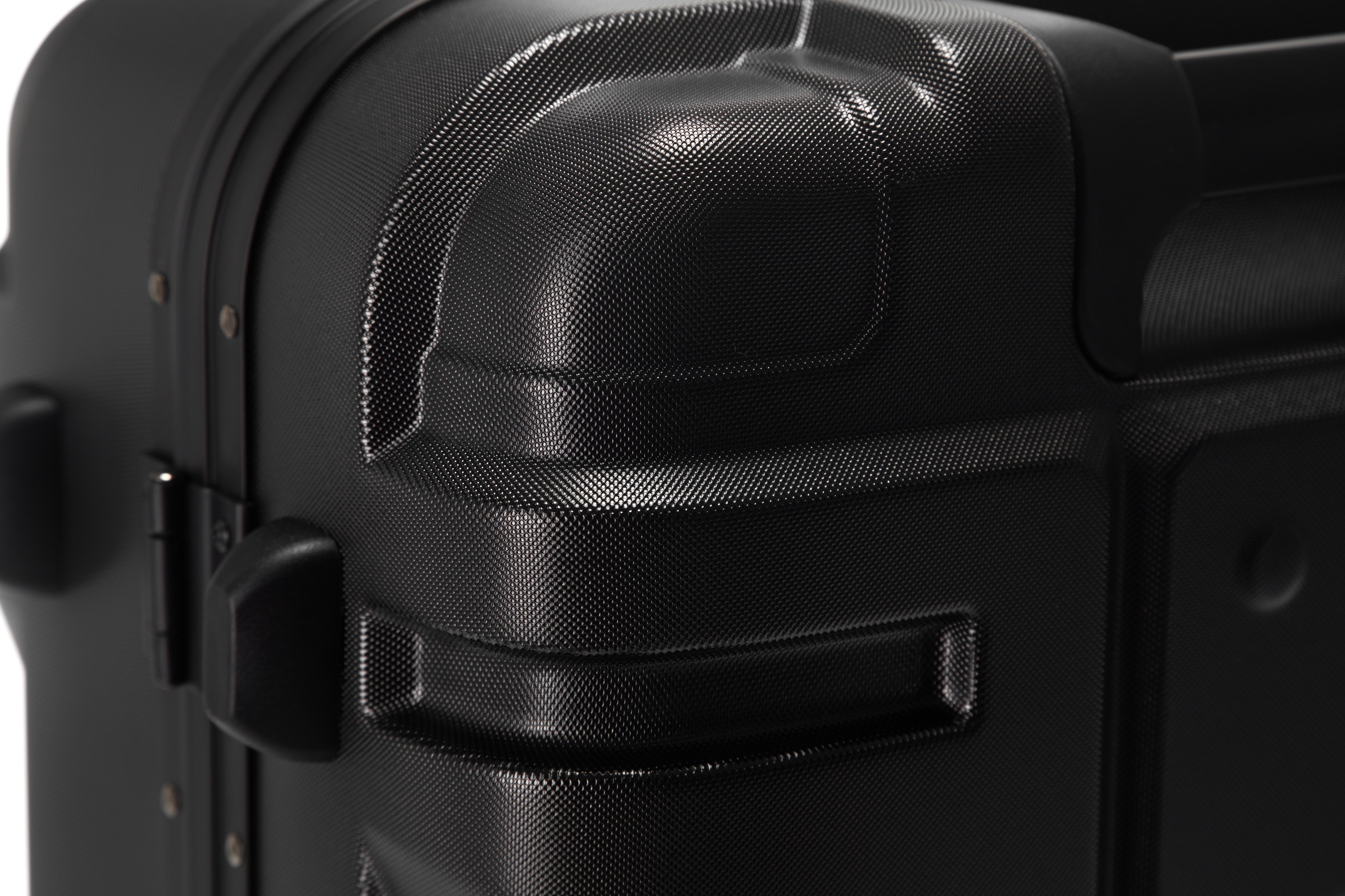 Predator Robust Luggage 22インチ