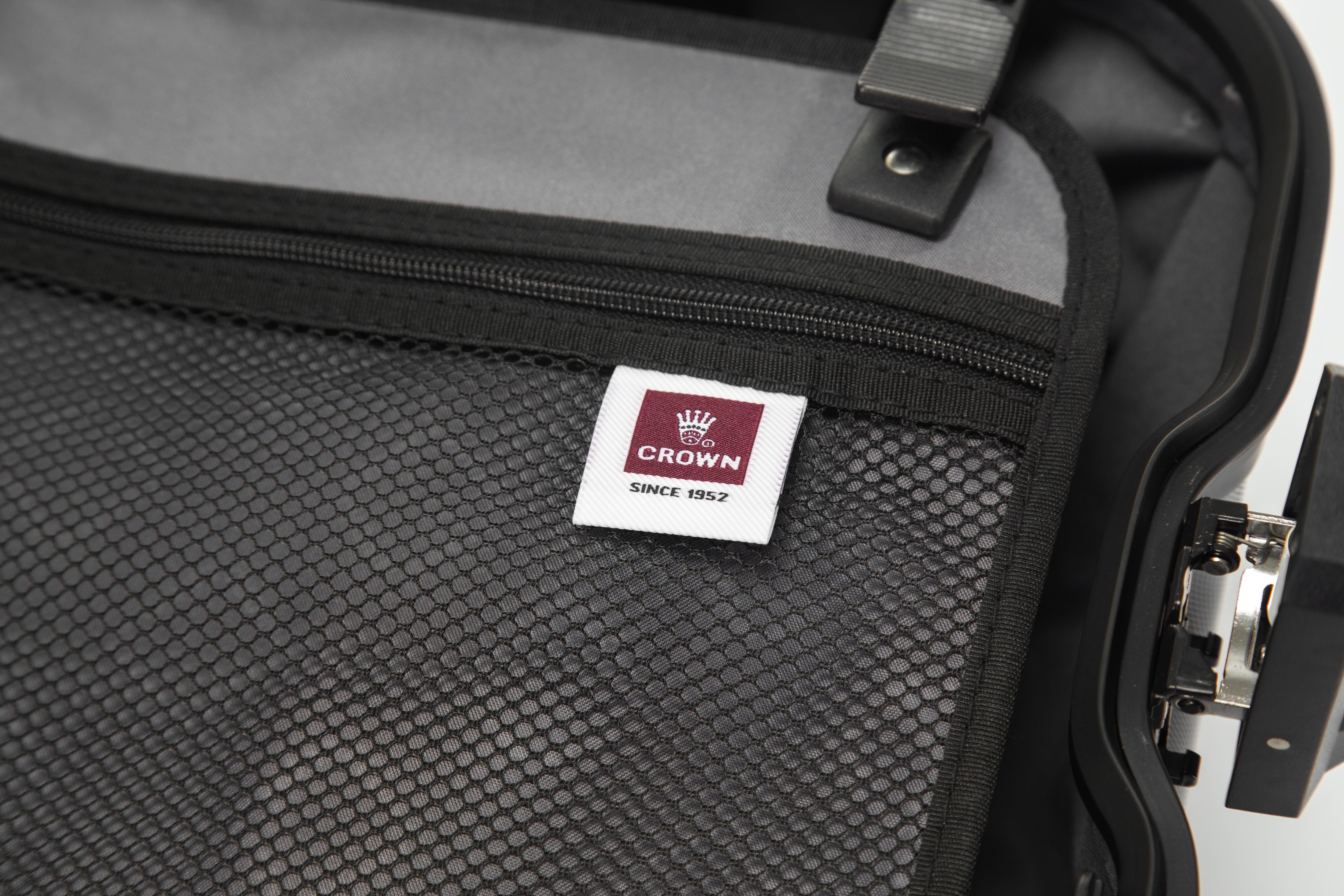 Predator Robust Luggage 22インチ