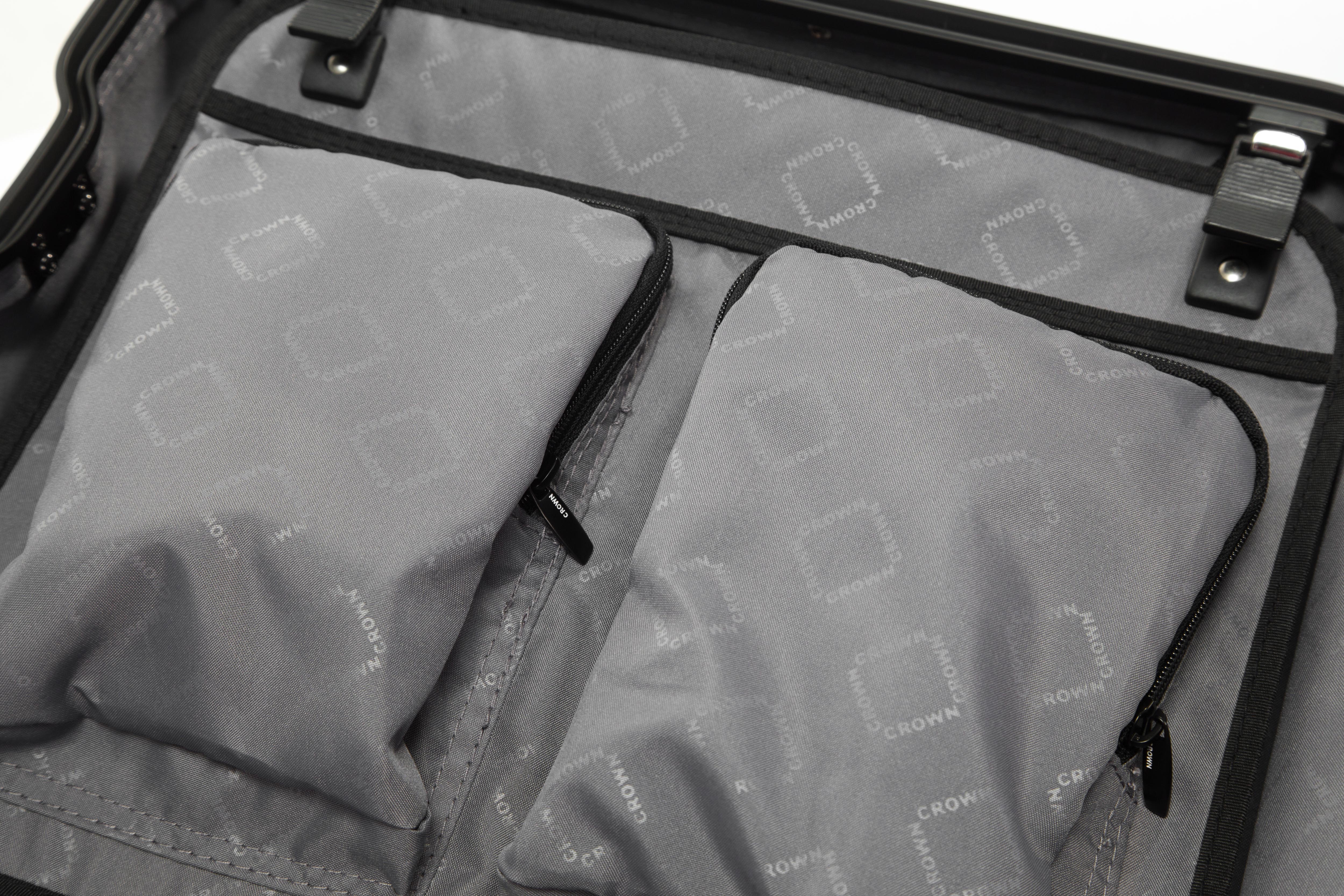 Predator Robust Luggage 22インチ – Whizz Plus