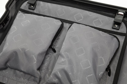 Predator Robust Luggage 22インチ